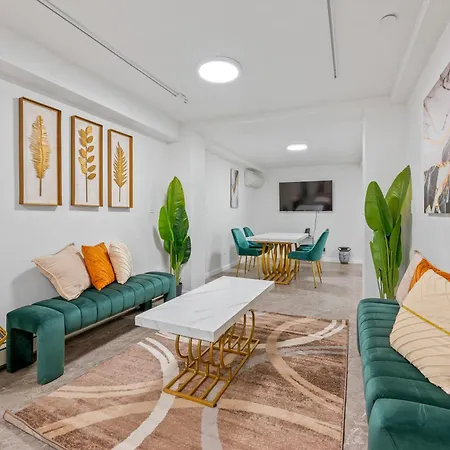 Active Central Park East 3Bedrooms 2 Bathrooms 1700 Sf